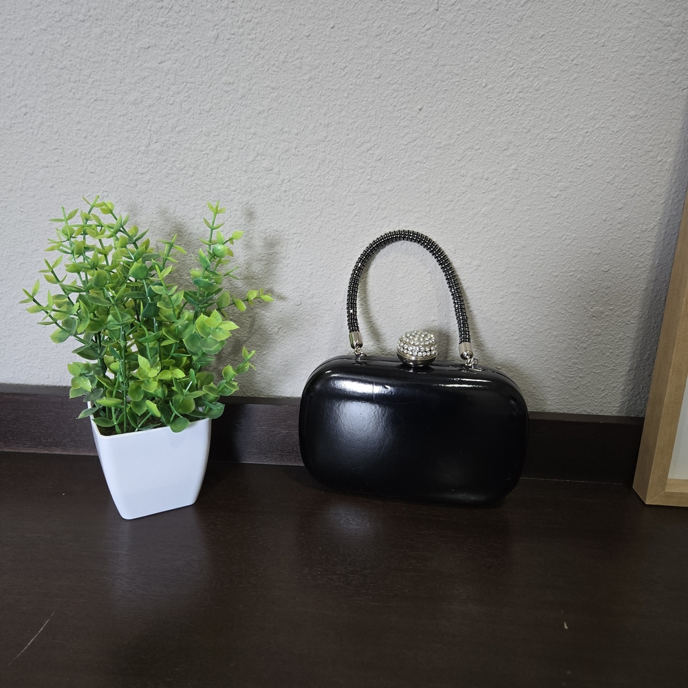 Nina Clutch Elegant Black Handbag